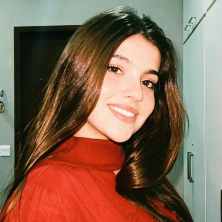 Mahnoor V